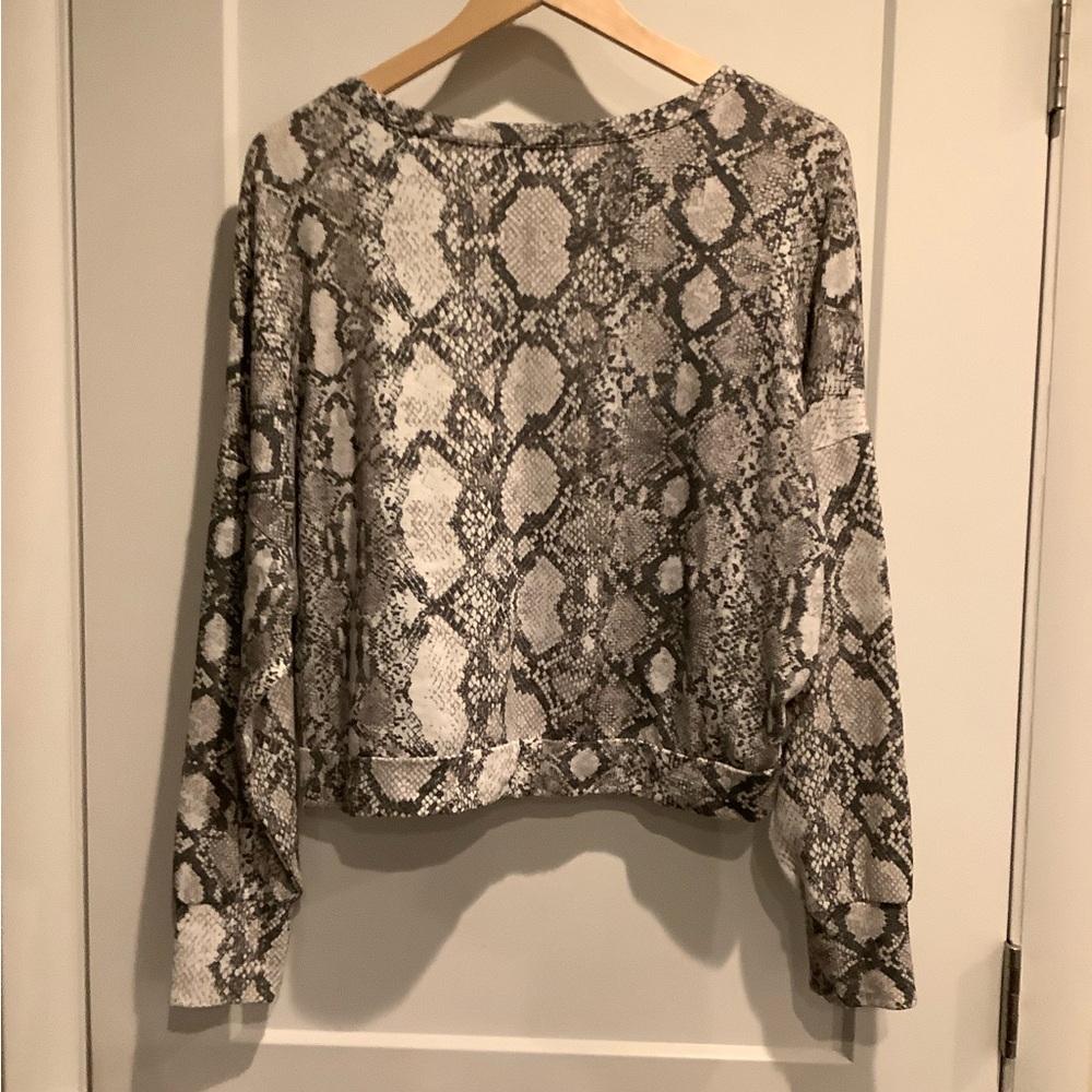 Express Snake Patterned Top - Picture 2 of 6